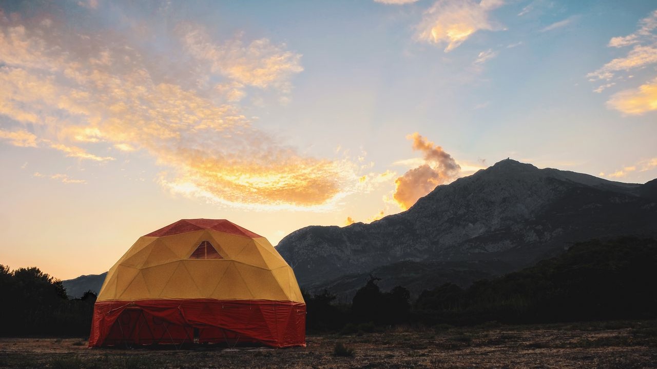 Inflatable Tents vs. Pole Tents: What the Setup Time Comparison Misses